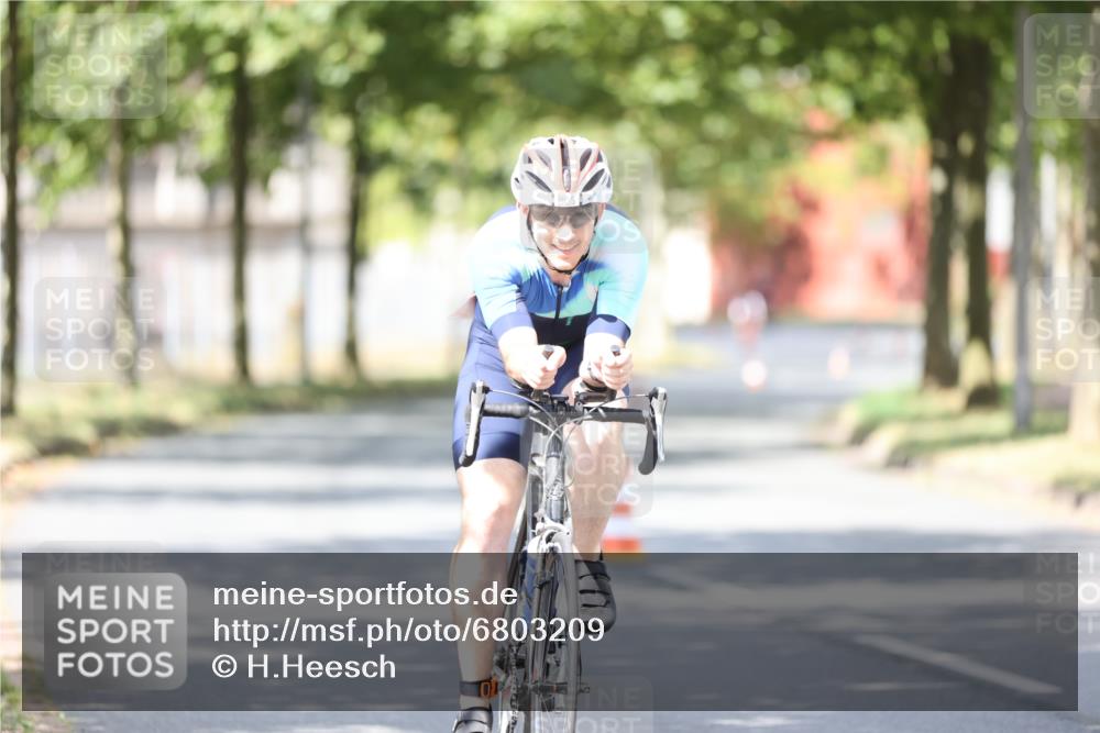 11.08.2024 - GEWOBA Citytriathlon Bremen H.Heesch http://msf.ph/oto/6803209 11.08.2024 12:05:31 Laufen  meine-sportfotos.de