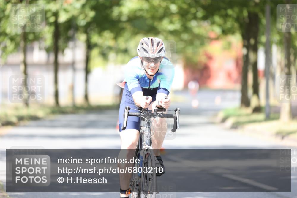 11.08.2024 - GEWOBA Citytriathlon Bremen H.Heesch http://msf.ph/oto/6803210 11.08.2024 12:05:31 Laufen  meine-sportfotos.de