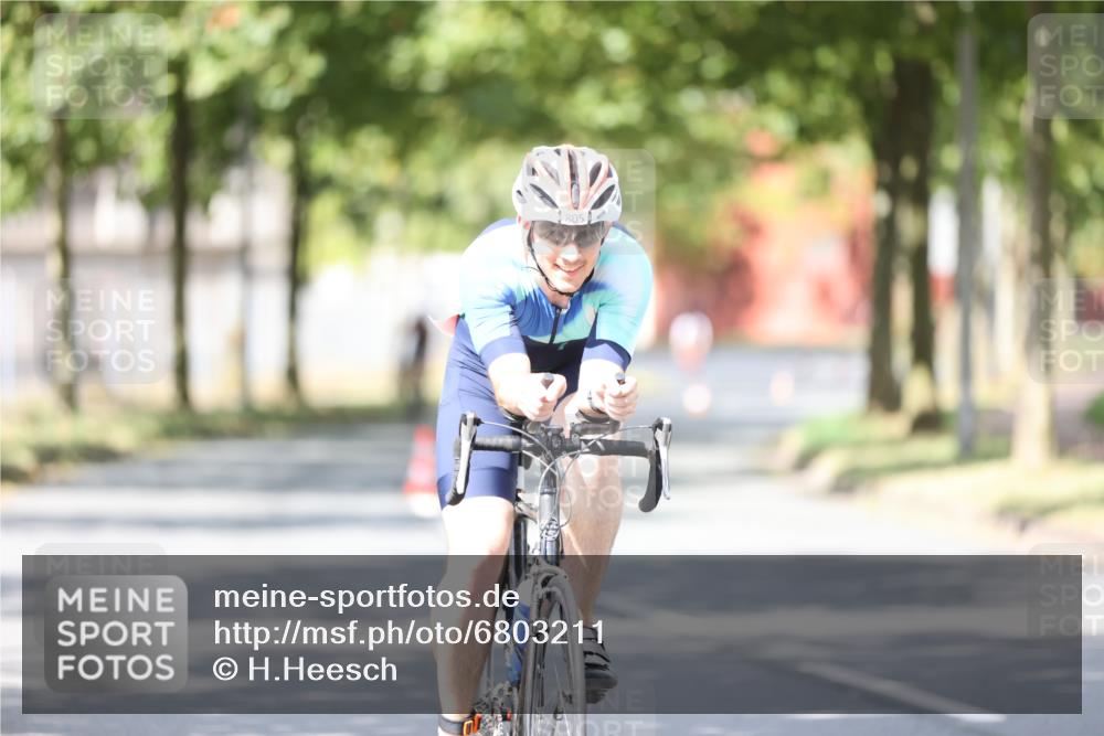 11.08.2024 - GEWOBA Citytriathlon Bremen H.Heesch http://msf.ph/oto/6803211 11.08.2024 12:05:31 Laufen  meine-sportfotos.de
