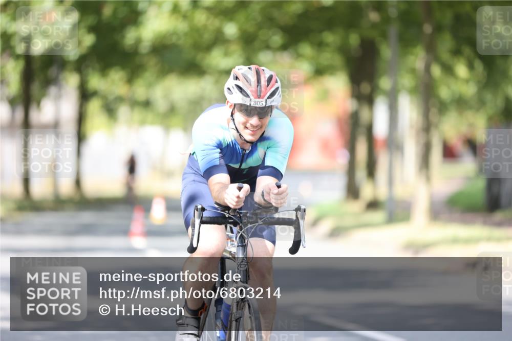 11.08.2024 - GEWOBA Citytriathlon Bremen H.Heesch http://msf.ph/oto/6803214 11.08.2024 12:05:32 Laufen  meine-sportfotos.de
