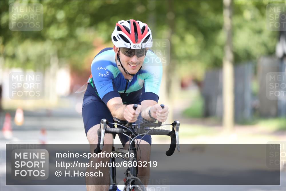 11.08.2024 - GEWOBA Citytriathlon Bremen H.Heesch http://msf.ph/oto/6803219 11.08.2024 12:05:32 Laufen  meine-sportfotos.de