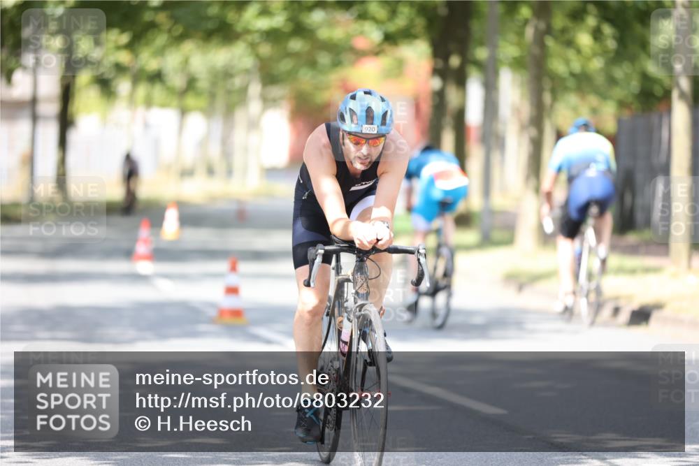 11.08.2024 - GEWOBA Citytriathlon Bremen H.Heesch http://msf.ph/oto/6803232 11.08.2024 12:05:37 Laufen  meine-sportfotos.de