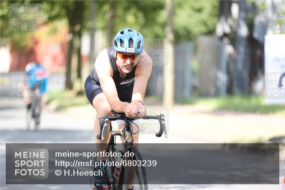 11.08.2024 - GEWOBA Citytriathlon Bremen H.Heesch http://msf.ph/oto/6803239 11.08.2024 12:05:38 Laufen  meine-sportfotos.de
