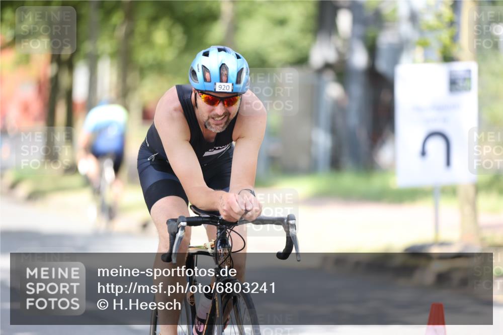 11.08.2024 - GEWOBA Citytriathlon Bremen H.Heesch http://msf.ph/oto/6803241 11.08.2024 12:05:38 Laufen  meine-sportfotos.de