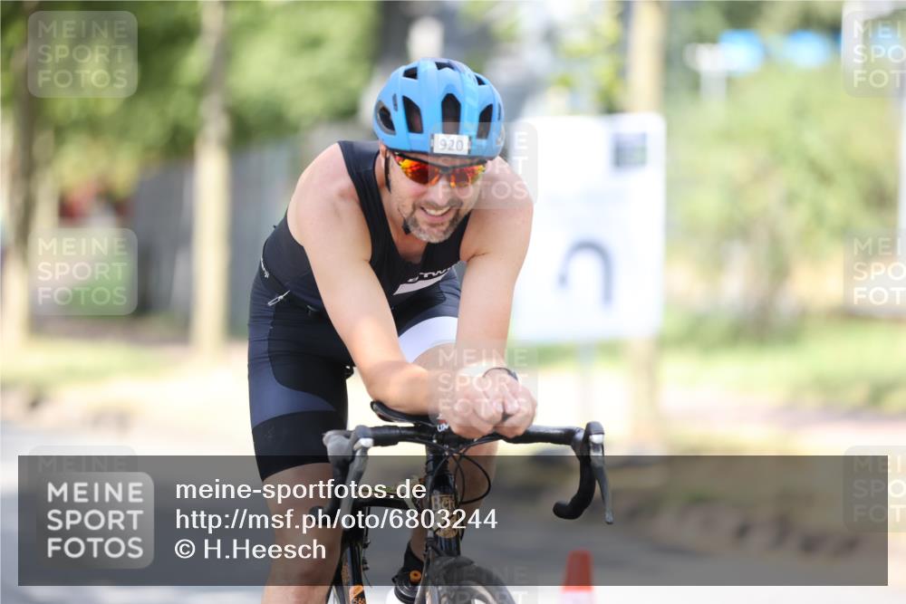 11.08.2024 - GEWOBA Citytriathlon Bremen H.Heesch http://msf.ph/oto/6803244 11.08.2024 12:05:38 Laufen  meine-sportfotos.de