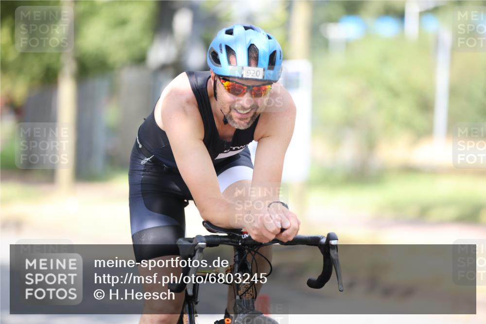 11.08.2024 - GEWOBA Citytriathlon Bremen H.Heesch http://msf.ph/oto/6803245 11.08.2024 12:05:38 Laufen  meine-sportfotos.de