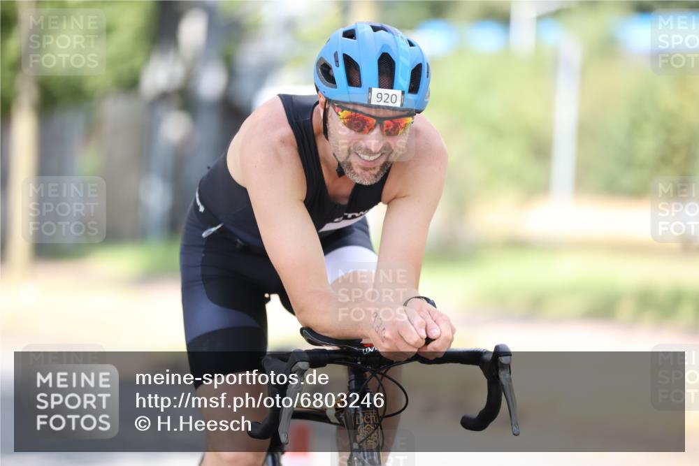 11.08.2024 - GEWOBA Citytriathlon Bremen H.Heesch http://msf.ph/oto/6803246 11.08.2024 12:05:38 Laufen  meine-sportfotos.de