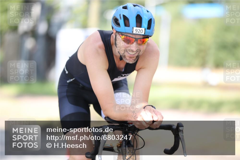 11.08.2024 - GEWOBA Citytriathlon Bremen H.Heesch http://msf.ph/oto/6803247 11.08.2024 12:05:38 Laufen  meine-sportfotos.de
