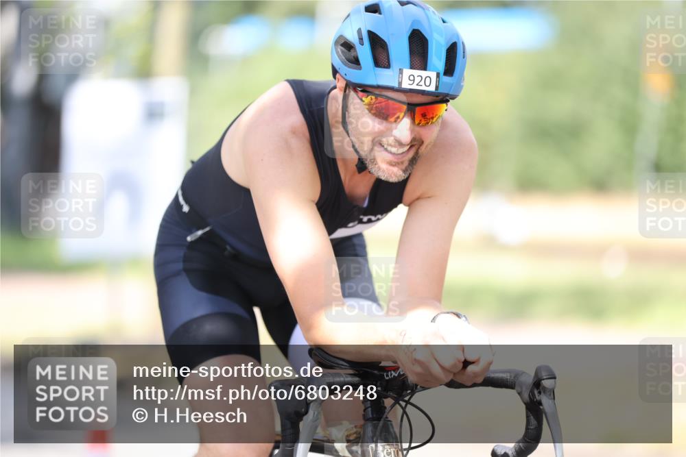 11.08.2024 - GEWOBA Citytriathlon Bremen H.Heesch http://msf.ph/oto/6803248 11.08.2024 12:05:38 Laufen  meine-sportfotos.de