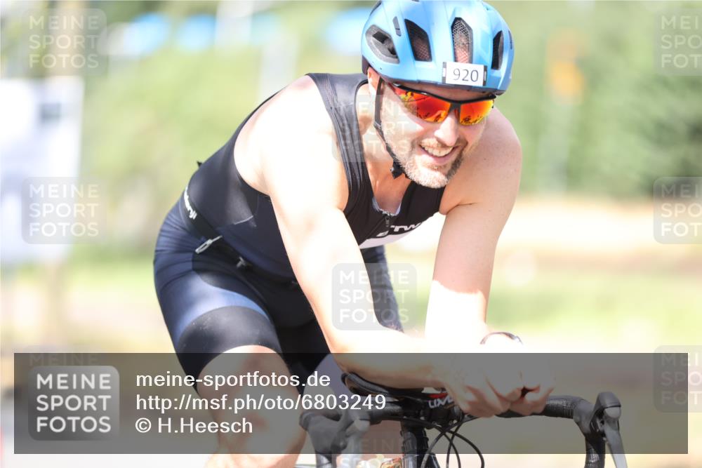 11.08.2024 - GEWOBA Citytriathlon Bremen H.Heesch http://msf.ph/oto/6803249 11.08.2024 12:05:38 Laufen  meine-sportfotos.de