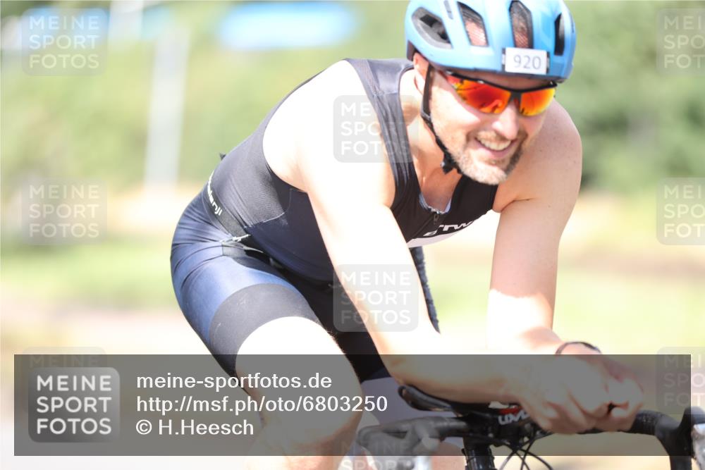 11.08.2024 - GEWOBA Citytriathlon Bremen H.Heesch http://msf.ph/oto/6803250 11.08.2024 12:05:38 Laufen  meine-sportfotos.de