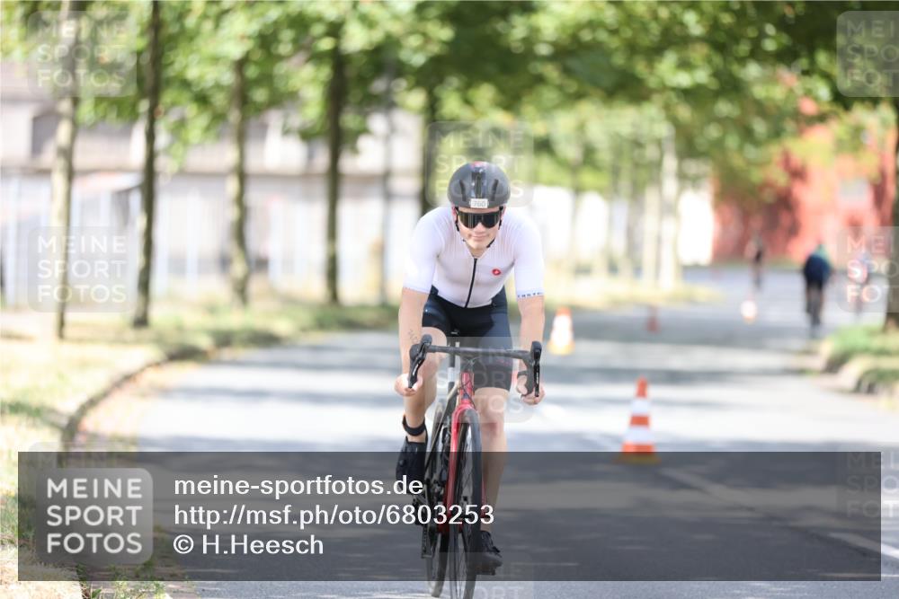 11.08.2024 - GEWOBA Citytriathlon Bremen H.Heesch http://msf.ph/oto/6803253 11.08.2024 12:05:44 Laufen  meine-sportfotos.de