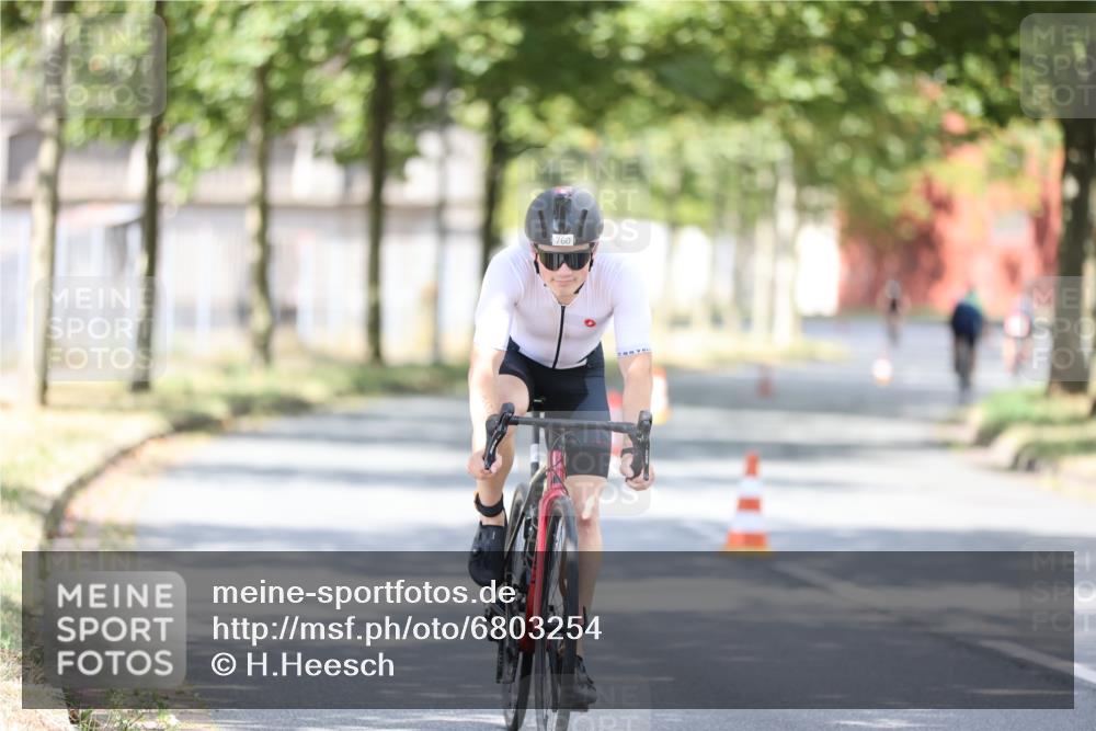 11.08.2024 - GEWOBA Citytriathlon Bremen H.Heesch http://msf.ph/oto/6803254 11.08.2024 12:05:44 Laufen  meine-sportfotos.de