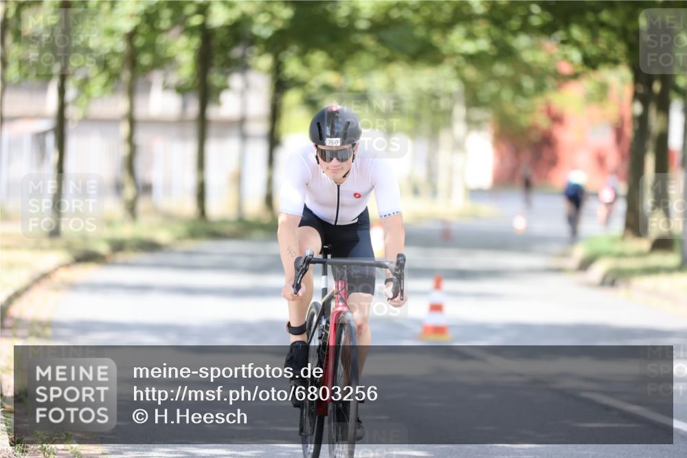11.08.2024 - GEWOBA Citytriathlon Bremen H.Heesch http://msf.ph/oto/6803256 11.08.2024 12:05:44 Laufen  meine-sportfotos.de