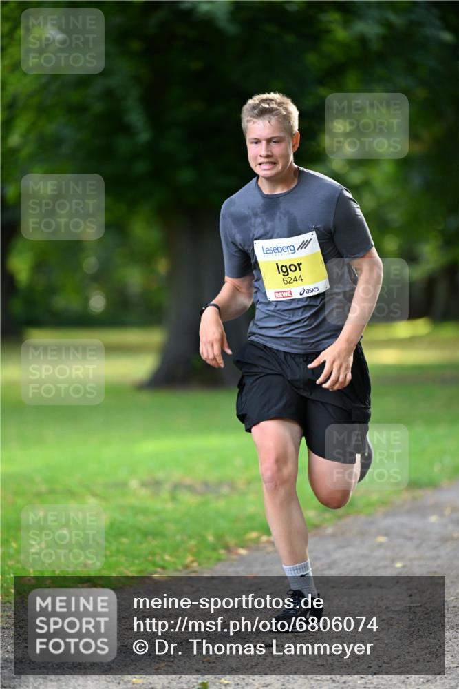 25.08.2024 - 20. Blankeneser Heldenlauf Dr. Thomas Lammeyer http://msf.ph/oto/6806074 25.08.2024 10:09:46 Laufen 6244 meine-sportfotos.de