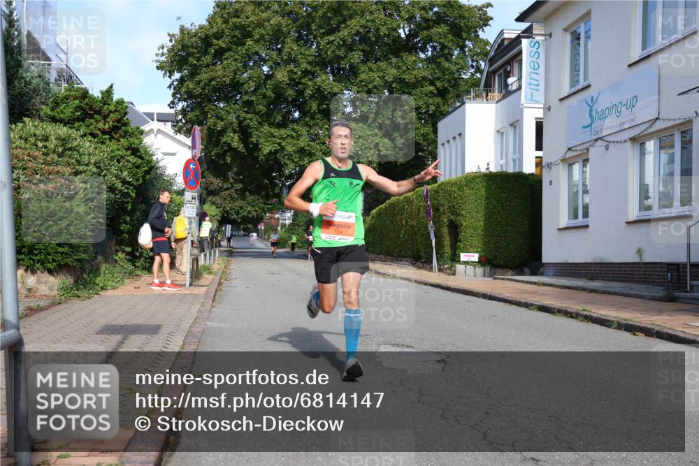 25.08.2024 - 20. Blankeneser Heldenlauf Strokosch-Dieckow http://msf.ph/oto/6814147 25.08.2024 09:35:59 Ziel 210, 214, 215 meine-sportfotos.de