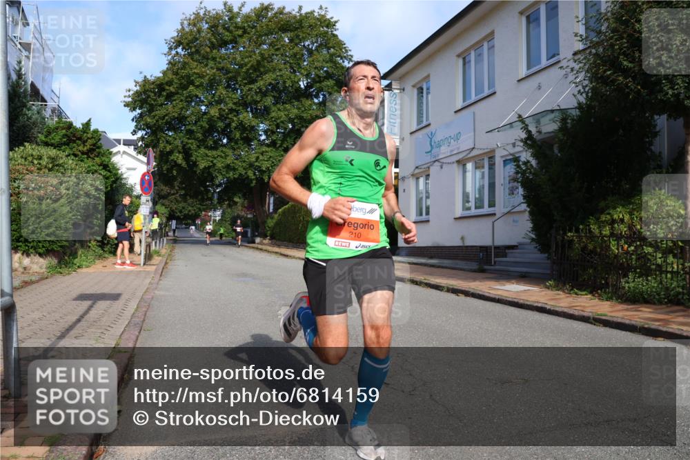 25.08.2024 - 20. Blankeneser Heldenlauf Strokosch-Dieckow http://msf.ph/oto/6814159 25.08.2024 09:36:00 Ziel 210, 214, 215 meine-sportfotos.de