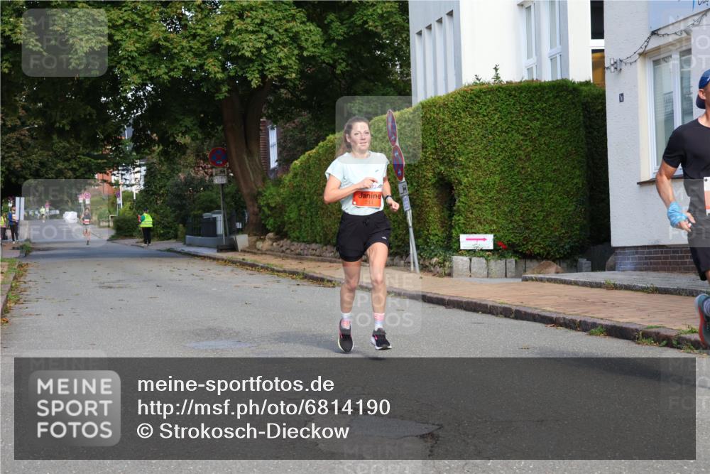 25.08.2024 - 20. Blankeneser Heldenlauf Strokosch-Dieckow http://msf.ph/oto/6814190 25.08.2024 09:36:07 Ziel 214, 215 meine-sportfotos.de