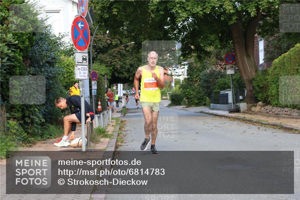 25.08.2024 - 20. Blankeneser Heldenlauf Strokosch-Dieckow http://msf.ph/oto/6814783 25.08.2024 09:40:03 Ziel 220, 221, 233 meine-sportfotos.de