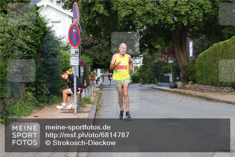 25.08.2024 - 20. Blankeneser Heldenlauf Strokosch-Dieckow http://msf.ph/oto/6814787 25.08.2024 09:40:03 Ziel 220, 221, 233 meine-sportfotos.de