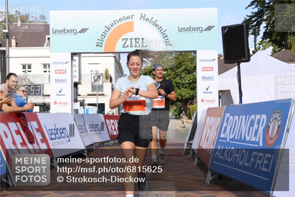 25.08.2024 - 20. Blankeneser Heldenlauf Strokosch-Dieckow http://msf.ph/oto/6815625 25.08.2024 09:36:27 Ziel 214, 215 meine-sportfotos.de
