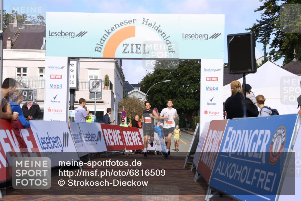 25.08.2024 - 20. Blankeneser Heldenlauf Strokosch-Dieckow http://msf.ph/oto/6816509 25.08.2024 09:40:14 Ziel 220, 221 meine-sportfotos.de