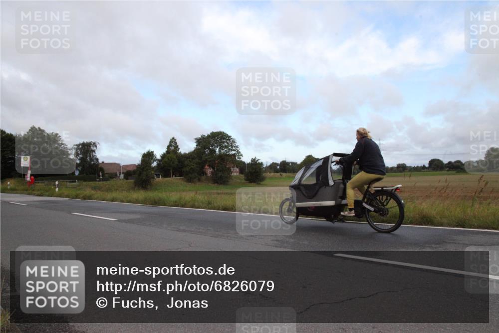 25.08.2024 - Elbe Triathlon Hamburg Fuchs,  Jonas http://msf.ph/oto/6826079 25.08.2024 08:27:00 Radfahren  meine-sportfotos.de
