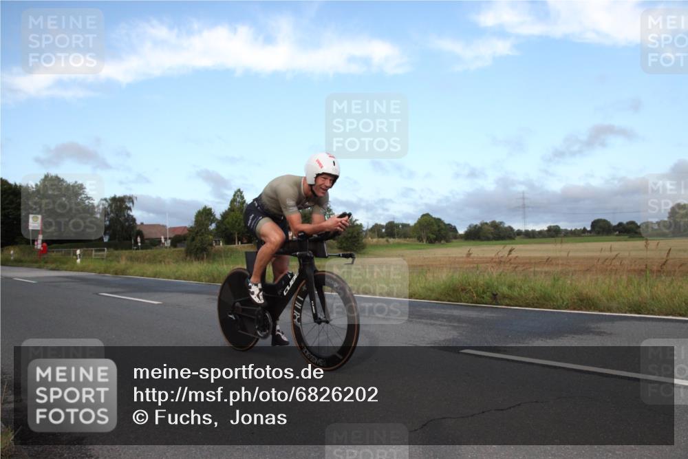 25.08.2024 - Elbe Triathlon Hamburg Fuchs,  Jonas http://msf.ph/oto/6826202 25.08.2024 08:41:48 Radfahren 105 meine-sportfotos.de