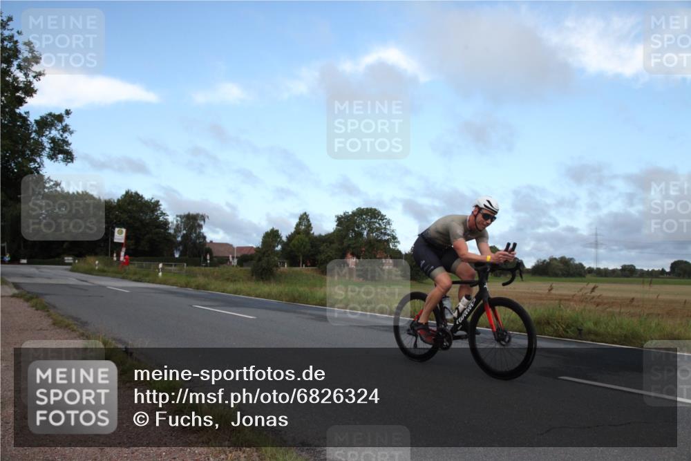 25.08.2024 - Elbe Triathlon Hamburg Fuchs,  Jonas http://msf.ph/oto/6826324 25.08.2024 08:45:31 Radfahren 98 meine-sportfotos.de