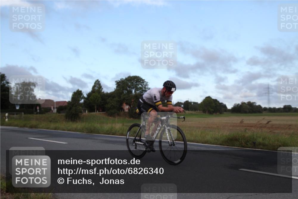 25.08.2024 - Elbe Triathlon Hamburg Fuchs,  Jonas http://msf.ph/oto/6826340 25.08.2024 08:46:29 Radfahren 59, 72, 63 meine-sportfotos.de