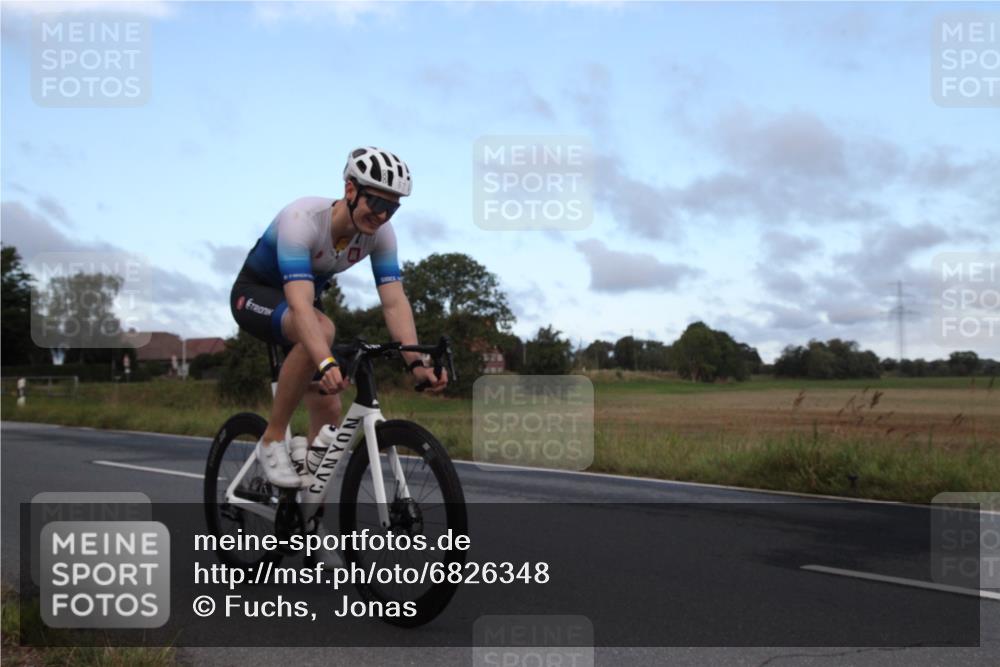 25.08.2024 - Elbe Triathlon Hamburg Fuchs,  Jonas http://msf.ph/oto/6826348 25.08.2024 08:47:03 Radfahren 67 meine-sportfotos.de