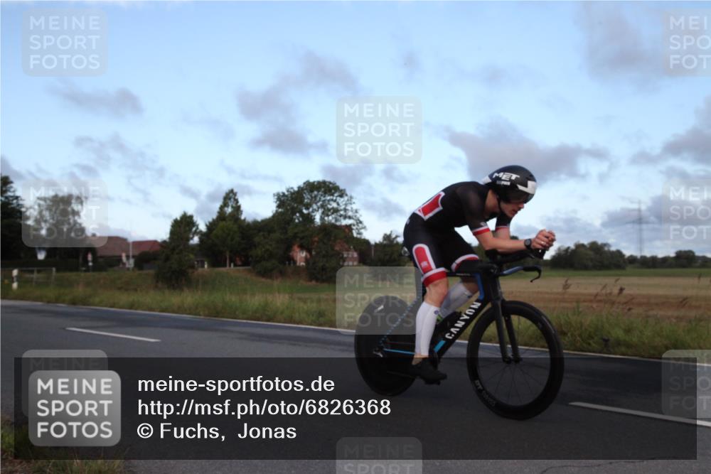 25.08.2024 - Elbe Triathlon Hamburg Fuchs,  Jonas http://msf.ph/oto/6826368 25.08.2024 08:48:46 Radfahren 65 meine-sportfotos.de