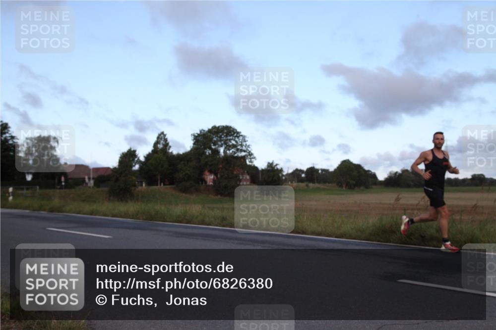 25.08.2024 - Elbe Triathlon Hamburg Fuchs,  Jonas http://msf.ph/oto/6826380 25.08.2024 08:49:41 Radfahren  meine-sportfotos.de