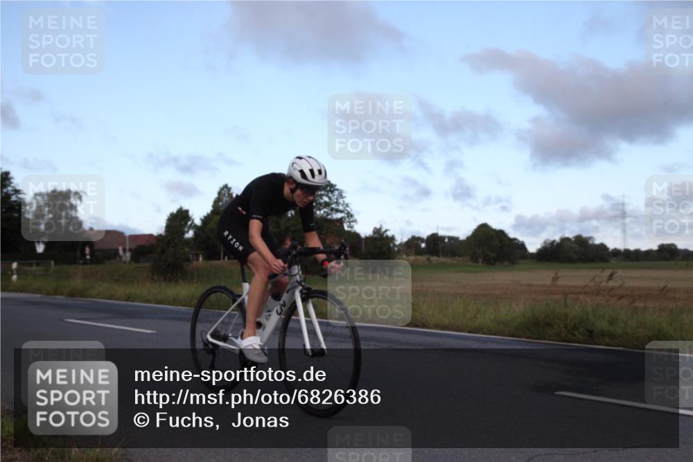 25.08.2024 - Elbe Triathlon Hamburg Fuchs,  Jonas http://msf.ph/oto/6826386 25.08.2024 08:50:17 Radfahren 109 meine-sportfotos.de