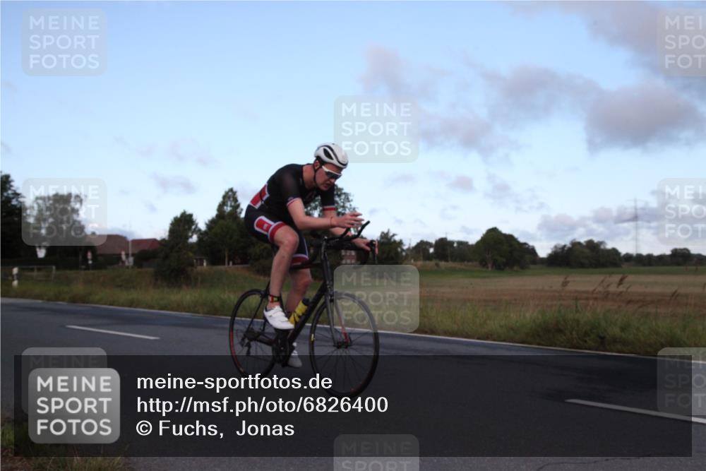25.08.2024 - Elbe Triathlon Hamburg Fuchs,  Jonas http://msf.ph/oto/6826400 25.08.2024 08:50:56 Radfahren 68, 62, 164 meine-sportfotos.de