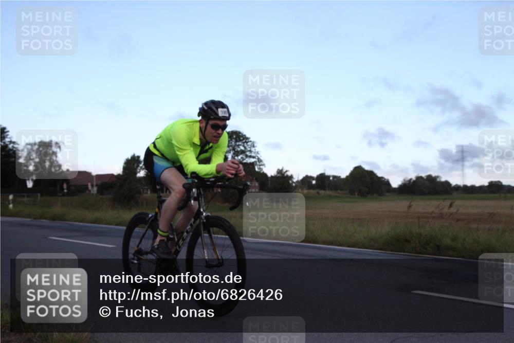 25.08.2024 - Elbe Triathlon Hamburg Fuchs,  Jonas http://msf.ph/oto/6826426 25.08.2024 08:52:52 Radfahren 190, 80, 174 meine-sportfotos.de