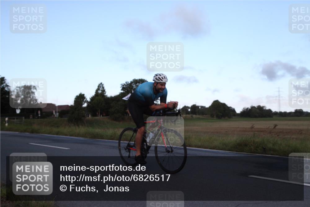 25.08.2024 - Elbe Triathlon Hamburg Fuchs,  Jonas http://msf.ph/oto/6826517 25.08.2024 08:54:17 Radfahren 186, 142, 166 meine-sportfotos.de