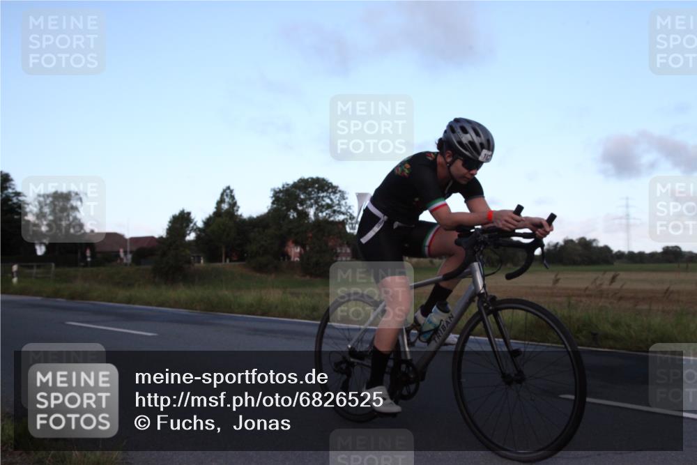 25.08.2024 - Elbe Triathlon Hamburg Fuchs,  Jonas http://msf.ph/oto/6826525 25.08.2024 08:54:28 Radfahren 92, 182, 81, 89 meine-sportfotos.de