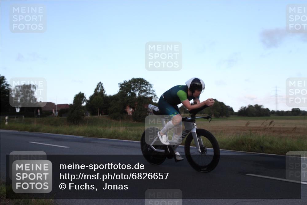 25.08.2024 - Elbe Triathlon Hamburg Fuchs,  Jonas http://msf.ph/oto/6826657 25.08.2024 08:56:57 Radfahren 94, 46, 86 meine-sportfotos.de