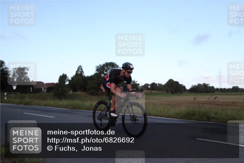25.08.2024 - Elbe Triathlon Hamburg Fuchs,  Jonas http://msf.ph/oto/6826692 25.08.2024 08:57:23 Radfahren 74, 52, 61, 194, 138 meine-sportfotos.de