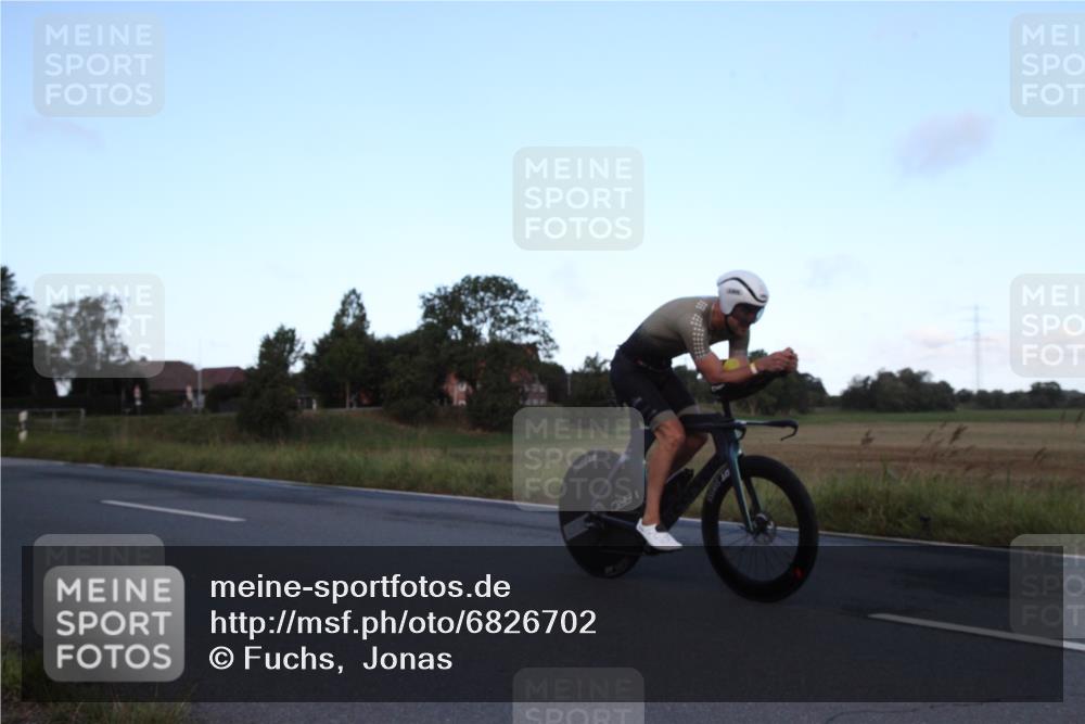 25.08.2024 - Elbe Triathlon Hamburg Fuchs,  Jonas http://msf.ph/oto/6826702 25.08.2024 08:57:38 Radfahren 58, 97, 185, 126 meine-sportfotos.de