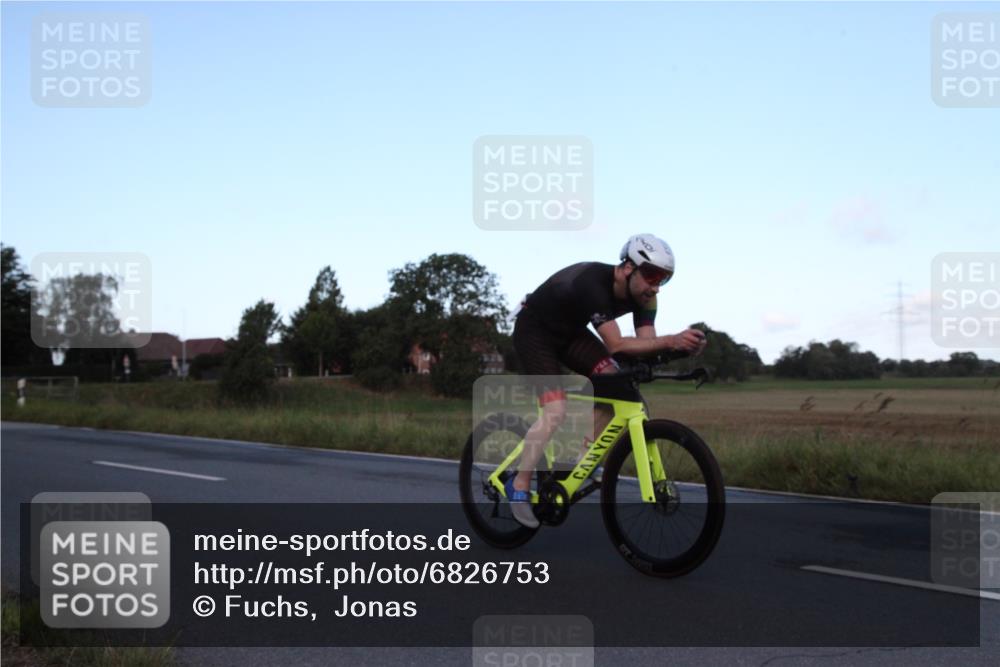 25.08.2024 - Elbe Triathlon Hamburg Fuchs,  Jonas http://msf.ph/oto/6826753 25.08.2024 08:58:43 Radfahren 54, 41, 33 meine-sportfotos.de