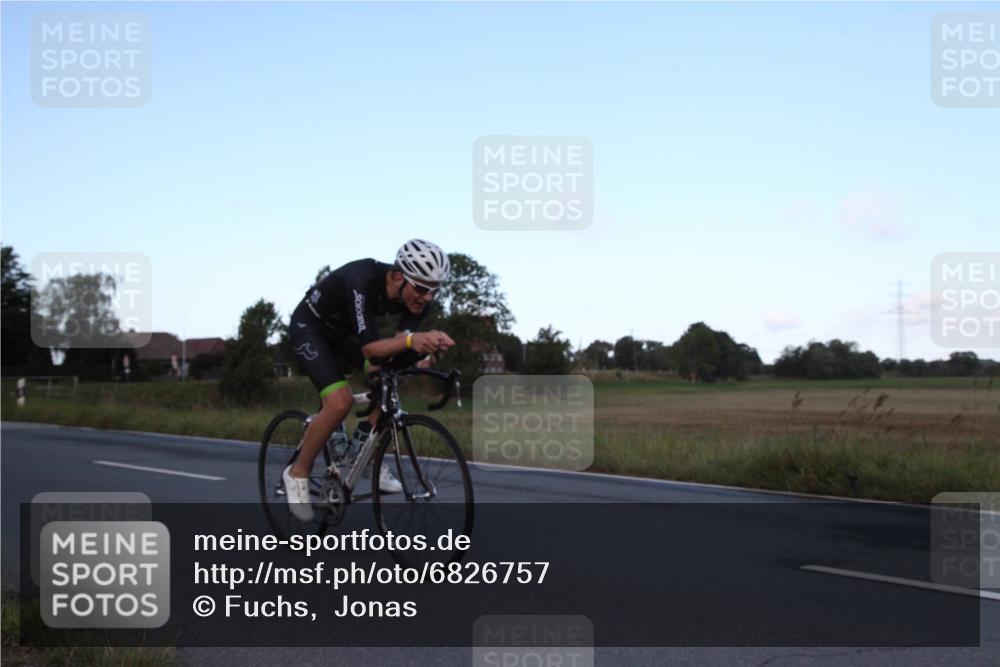 25.08.2024 - Elbe Triathlon Hamburg Fuchs,  Jonas http://msf.ph/oto/6826757 25.08.2024 08:58:47 Radfahren 54, 41, 33 meine-sportfotos.de