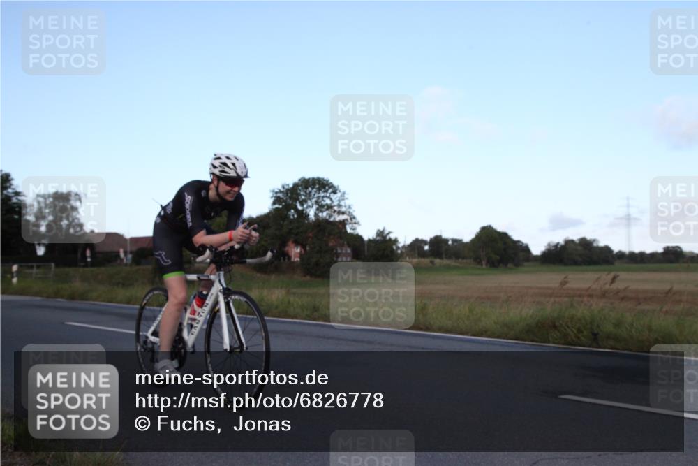 25.08.2024 - Elbe Triathlon Hamburg Fuchs,  Jonas http://msf.ph/oto/6826778 25.08.2024 08:59:28 Radfahren 47, 144, 170 meine-sportfotos.de