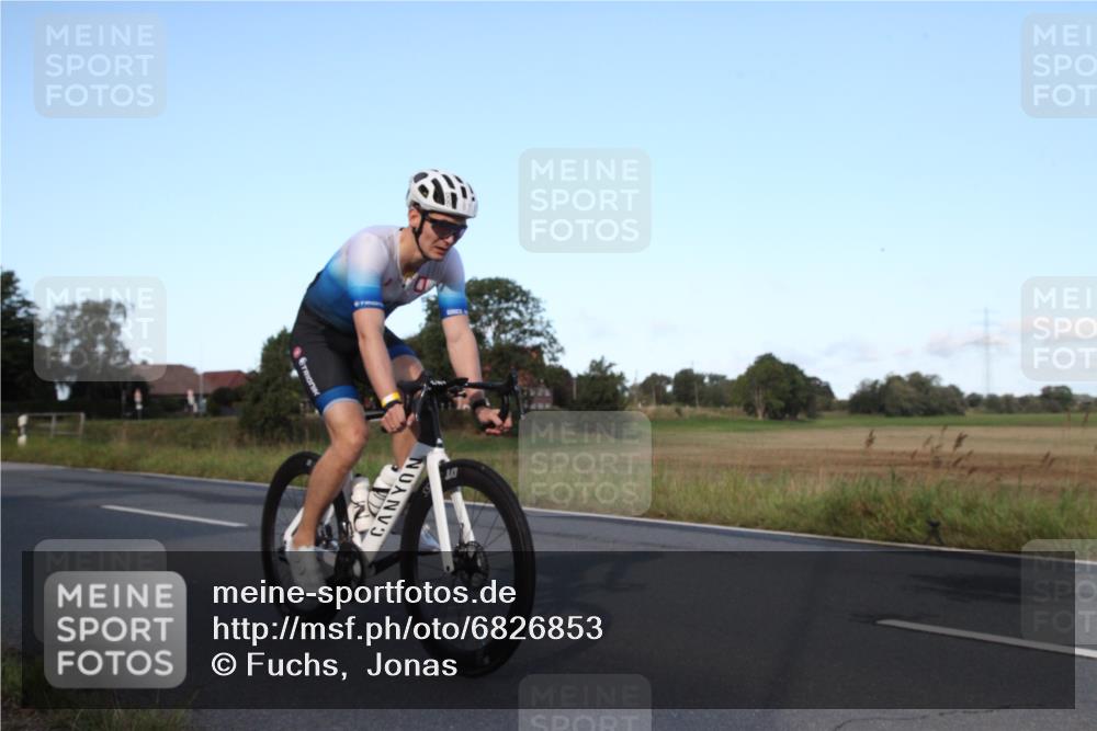25.08.2024 - Elbe Triathlon Hamburg Fuchs,  Jonas http://msf.ph/oto/6826853 25.08.2024 09:01:45 Radfahren 67, 66, 59 meine-sportfotos.de