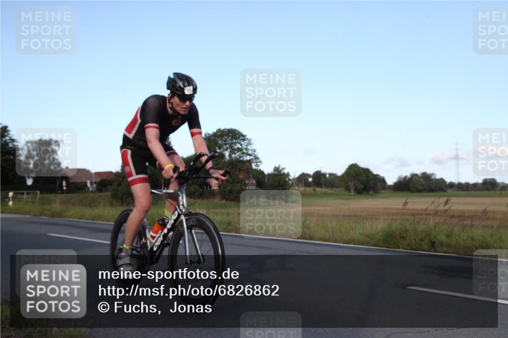 25.08.2024 - Elbe Triathlon Hamburg Fuchs,  Jonas http://msf.ph/oto/6826862 25.08.2024 09:01:51 Radfahren 59 meine-sportfotos.de
