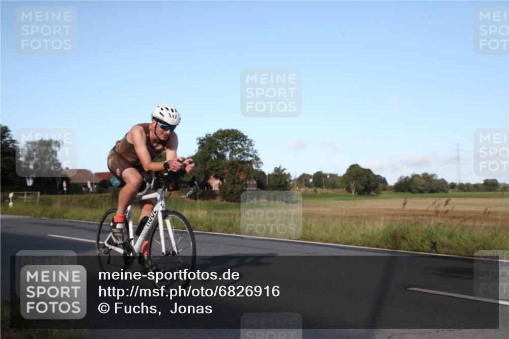 25.08.2024 - Elbe Triathlon Hamburg Fuchs,  Jonas http://msf.ph/oto/6826916 25.08.2024 09:04:03 Radfahren 93, 53, 128 meine-sportfotos.de