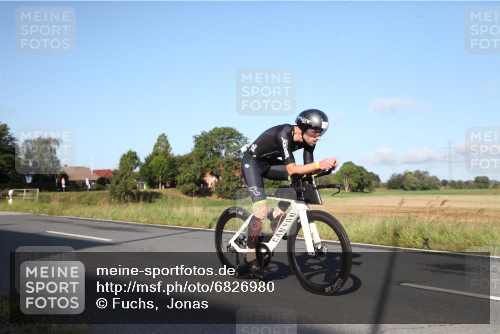 25.08.2024 - Elbe Triathlon Hamburg Fuchs,  Jonas http://msf.ph/oto/6826980 25.08.2024 09:06:36 Radfahren 40, 62, 172 meine-sportfotos.de