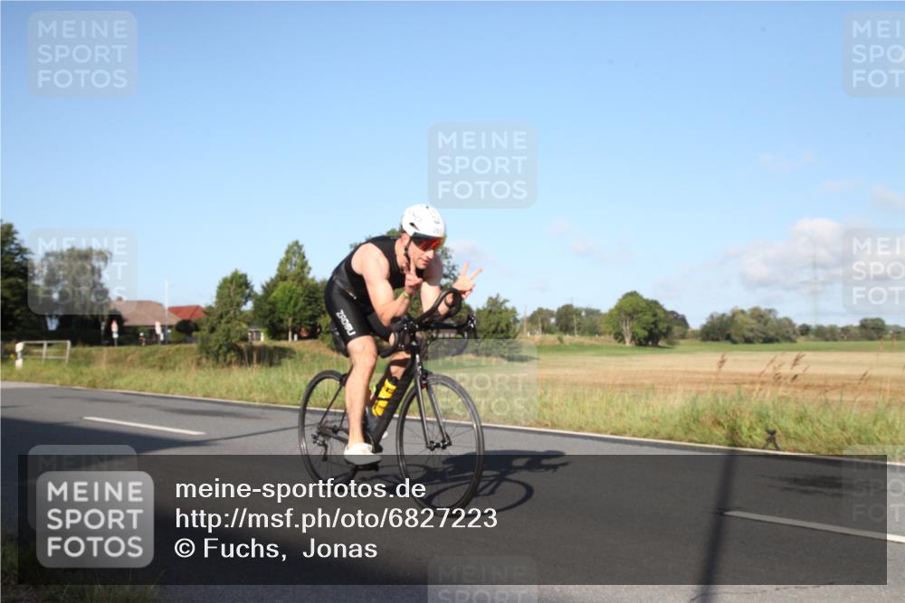 25.08.2024 - Elbe Triathlon Hamburg Fuchs,  Jonas http://msf.ph/oto/6827223 25.08.2024 09:09:19 Radfahren 105, 142, 261, 121, 141, 46, 303 meine-sportfotos.de