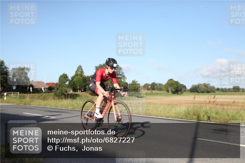 25.08.2024 - Elbe Triathlon Hamburg Fuchs,  Jonas http://msf.ph/oto/6827227 25.08.2024 09:09:22 Radfahren 261, 121, 141, 46, 303 meine-sportfotos.de